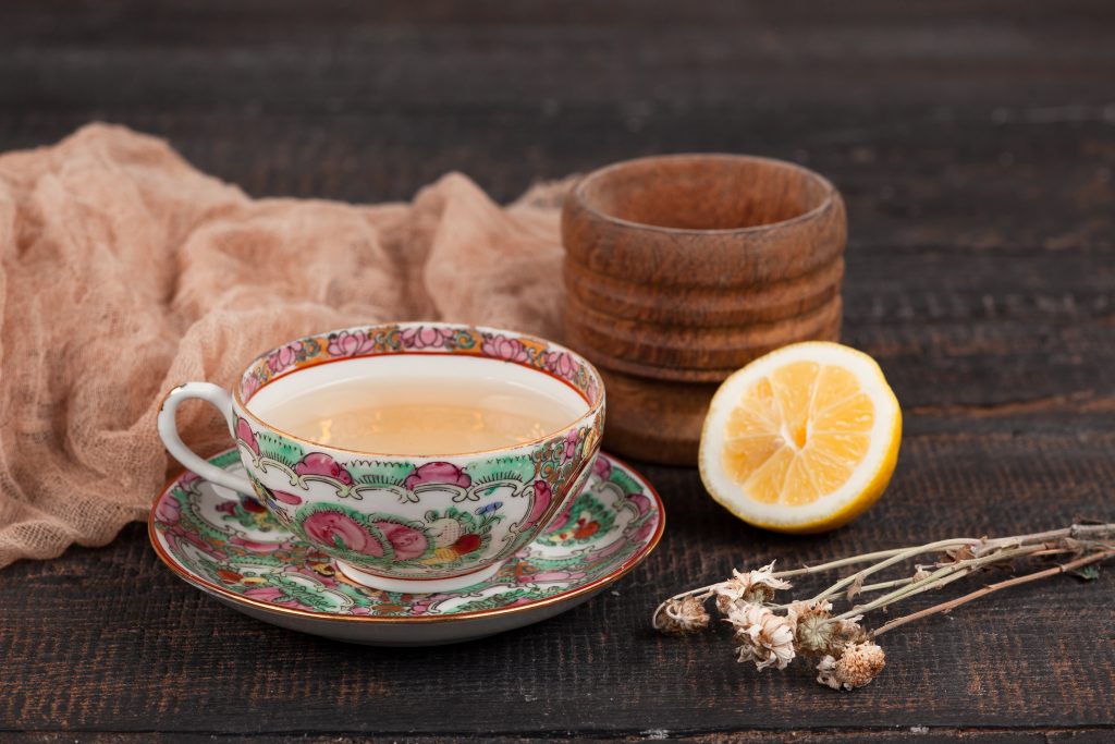 Tasse de thé avec du citron